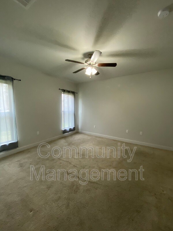 Building Photo - 32496 Lake Pointe Blvd