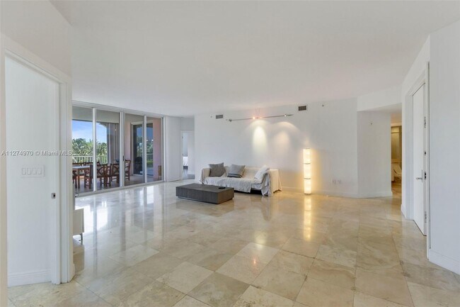 Building Photo - 749 Crandon Blvd