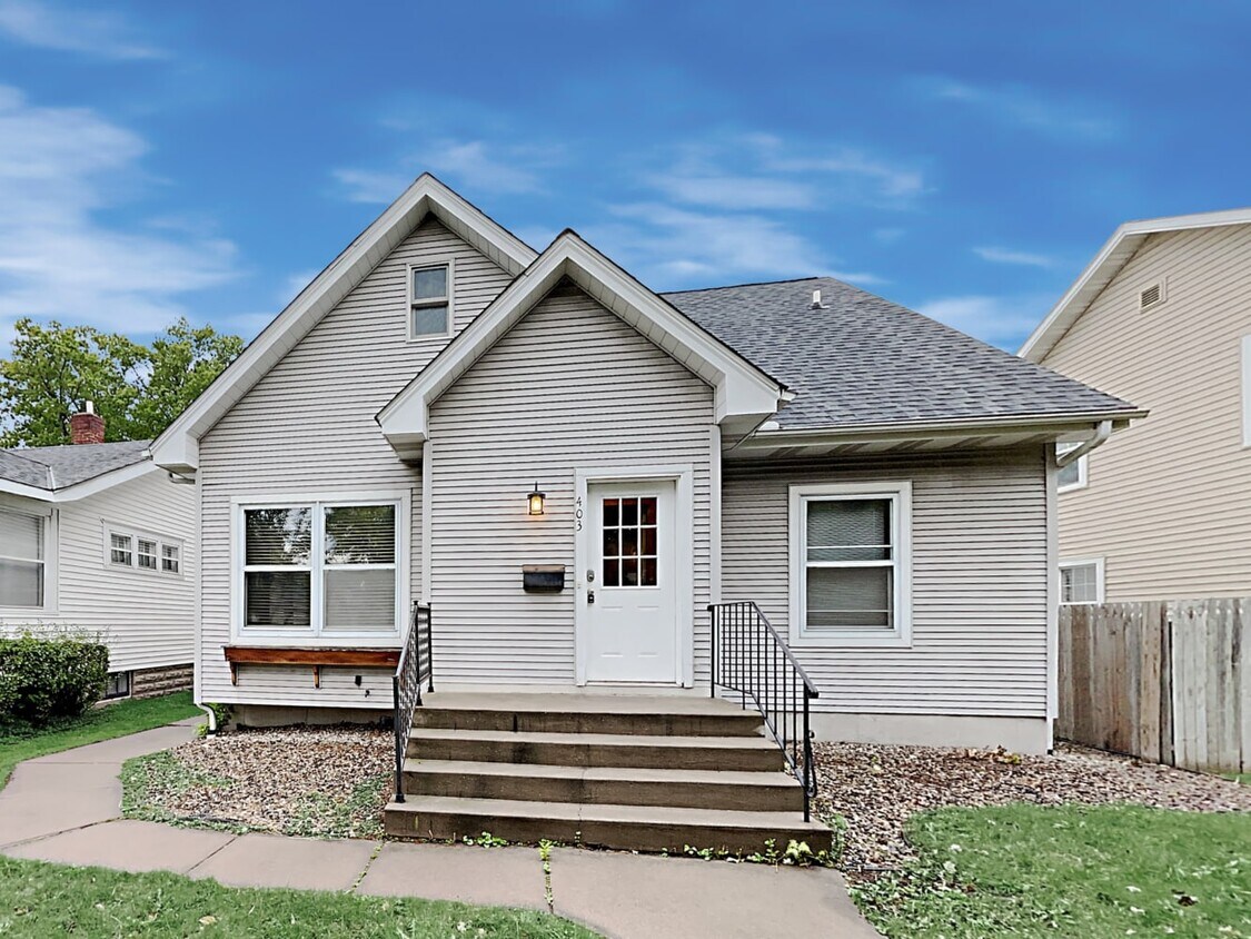 Primary Photo - 403 Cretin Ave S