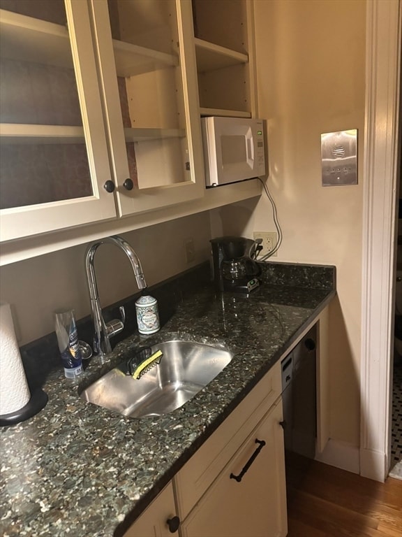 Building Photo - 100 Charles St