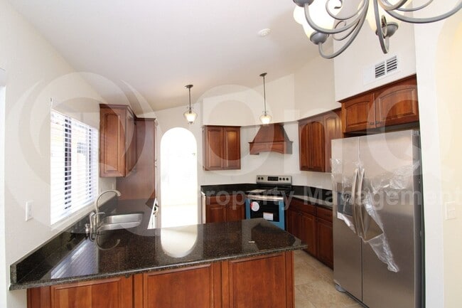 Building Photo - 55 E La Vieve Ln