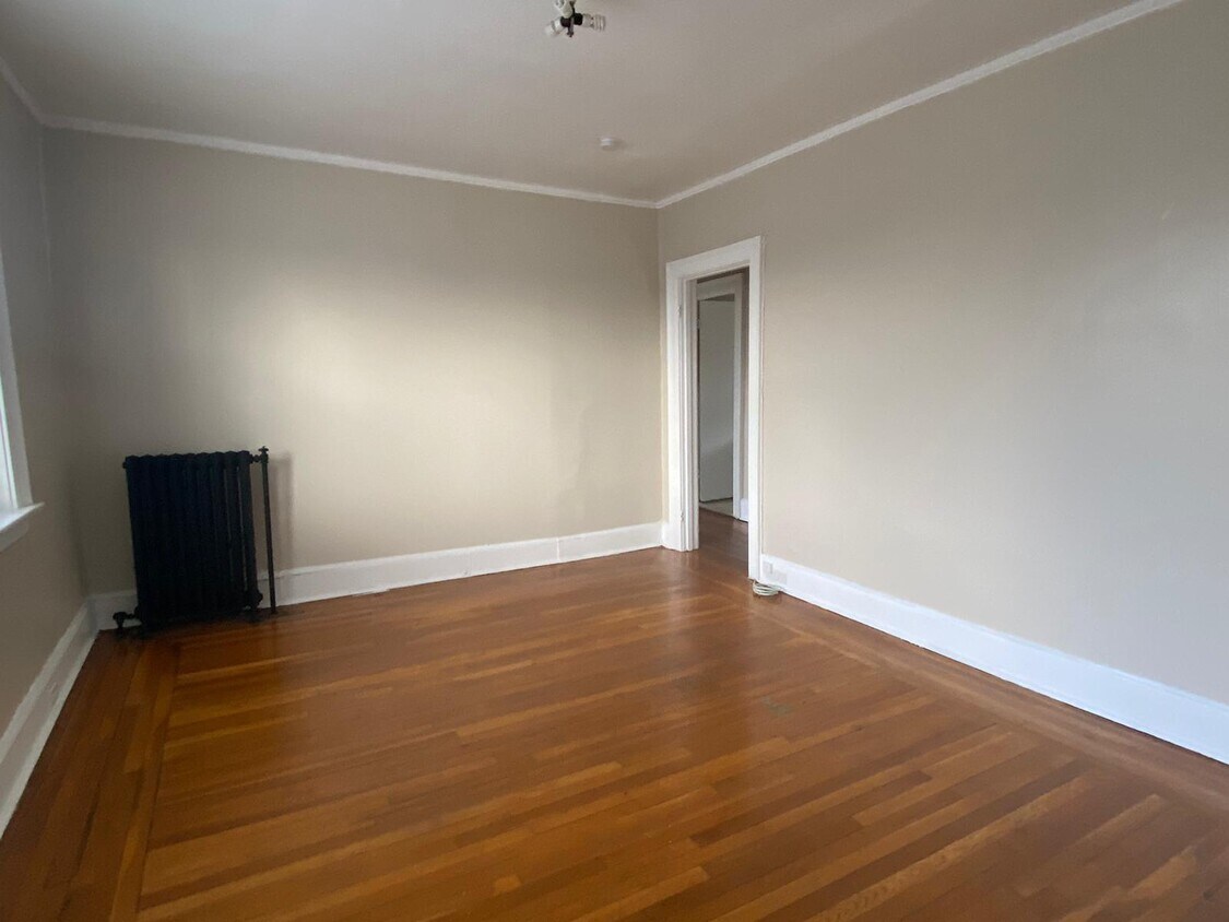 Primary Photo - 121 Pendleton St