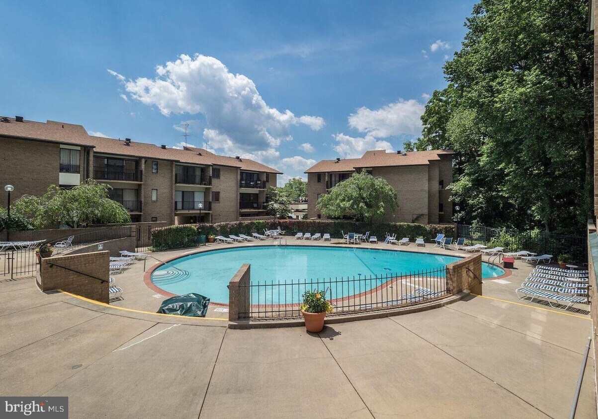 118 Monroe St Unit 306, Rockville, MD 20850 Condo for Rent in