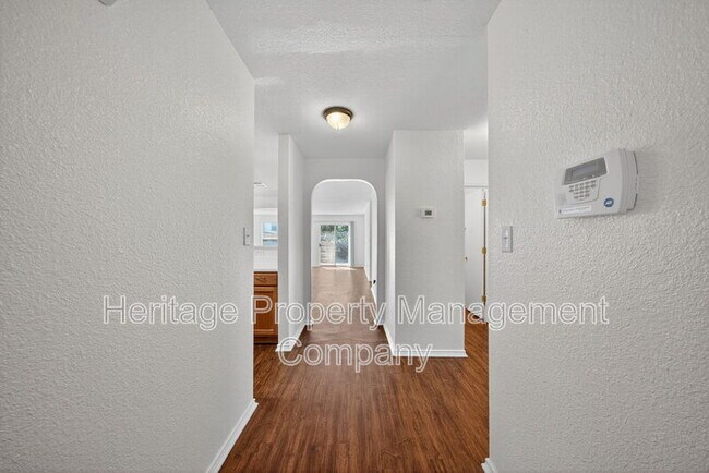 Foto del edificio - 4935 Dahlia Terrace