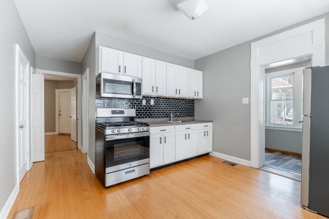 Building Photo - Spacious 3-Bedroom, 2-Bathroom Duplex in Avondale
