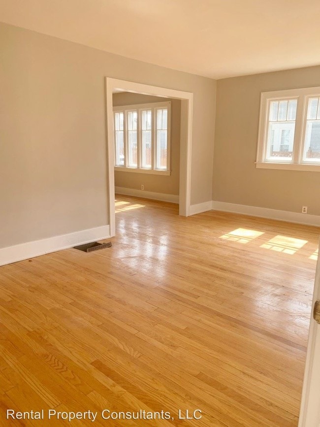 Building Photo - 3 br, 1.5 bath House - 2542 Plainfiled NE