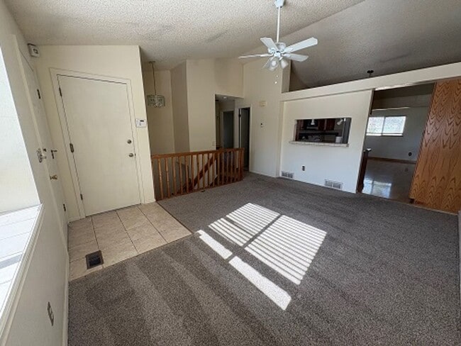Foto del edificio - Settle Into Space & Comfort in This Fort Collins 3 Bedroom