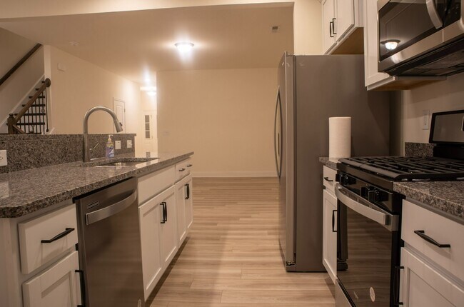 Building Photo - 1013 Channel Drop Dr