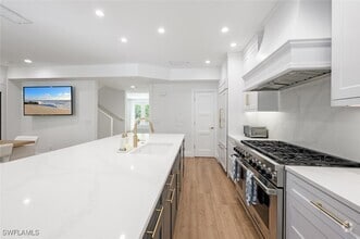 Building Photo - 888 10th St S
