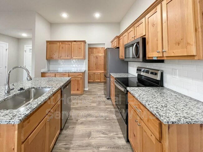 Building Photo - 3896 E Linwood Dr