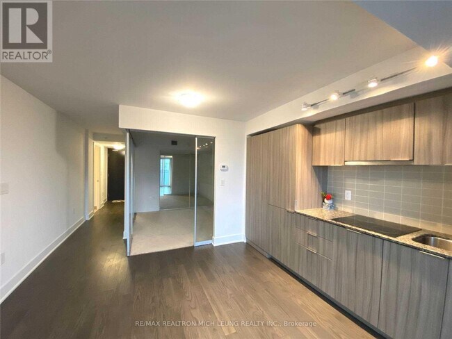 Photo du bâtiment - 955-2955 Bay St.