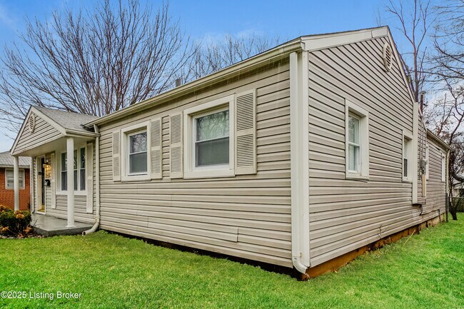 Building Photo - 9732 Sue Helen Dr