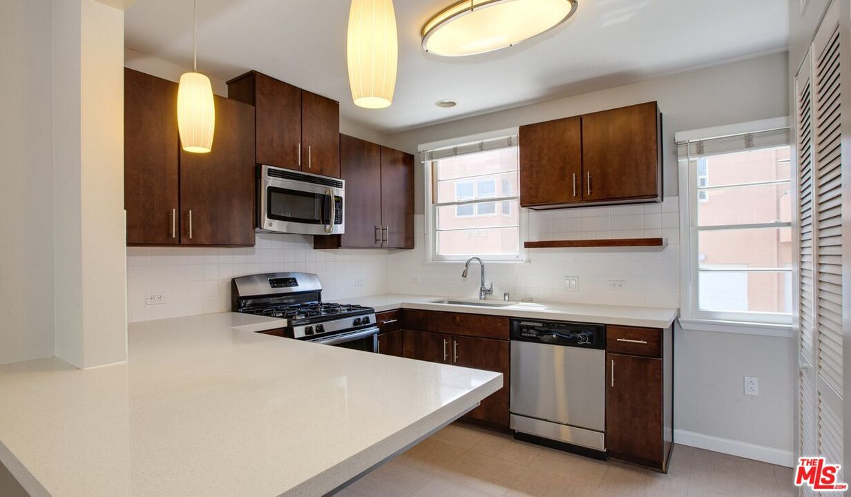 Foto principal - 1082 Elkgrove Ave