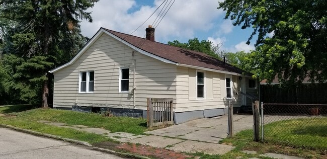 Building Photo - 4023 Valley Rd