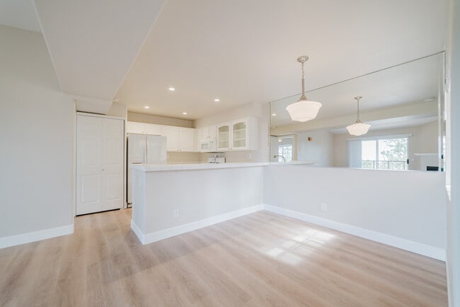 Building Photo - 7001 Ballena Way