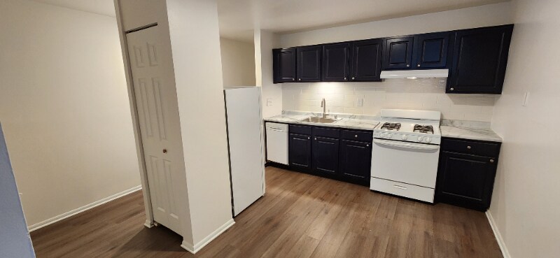 Foto principal - 2588 N Frederick Ave