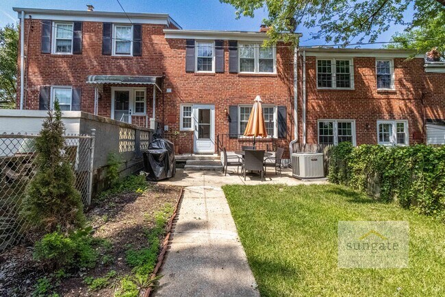 Foto del edificio - 959 Radcliffe Rd