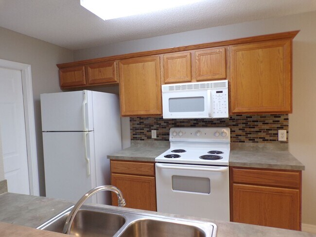 Building Photo - Charming 3-Bedroom Home
