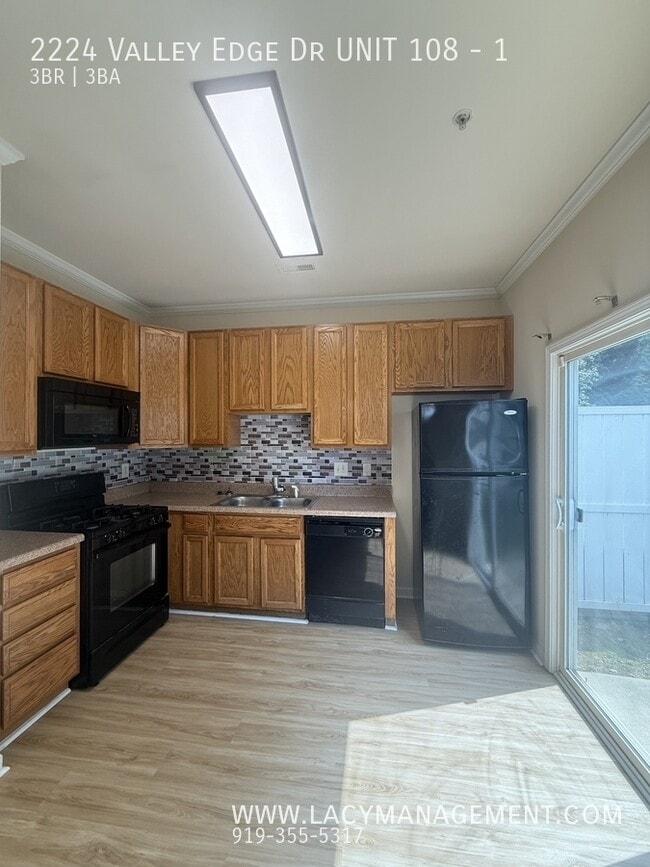Building Photo - 2224 Valley Edge Dr
