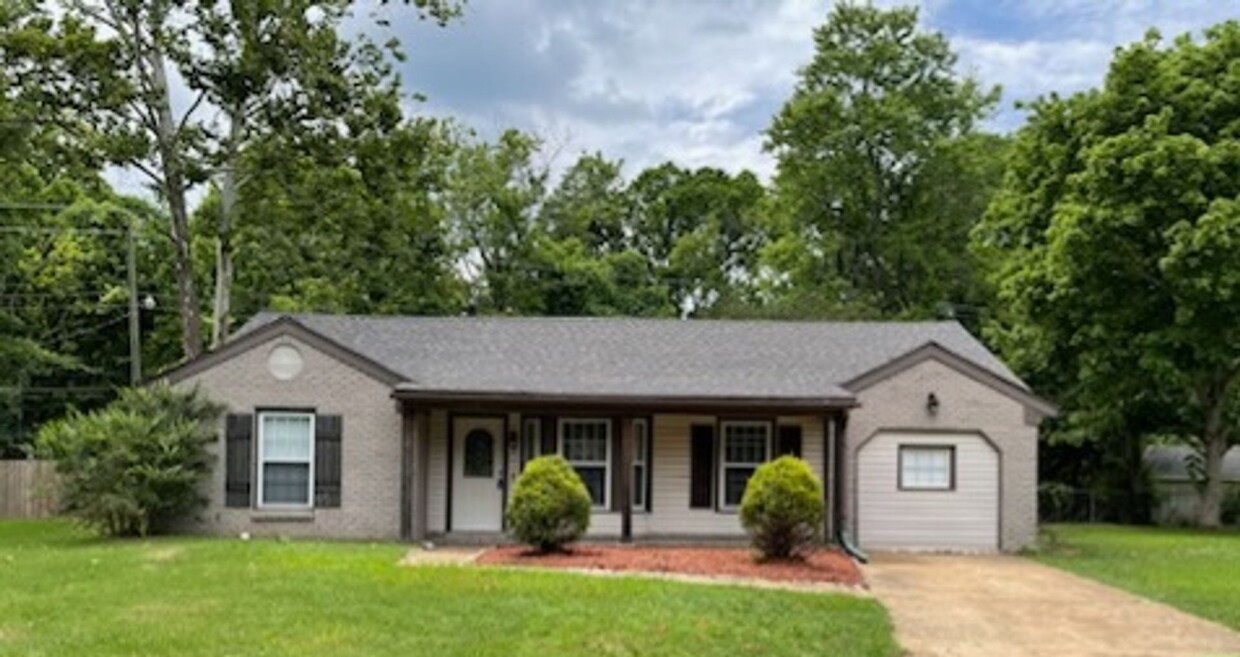 Primary Photo - Great home in a cove, Southaven Schools!