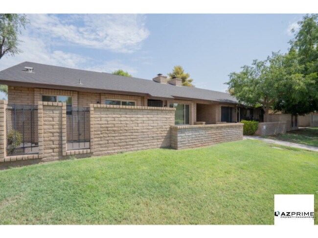 Building Photo - This lovely 3/2 Tempe Condo Unit Offers a ...