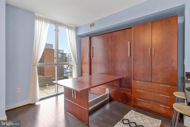Foto del edificio - 1025 1st St SE