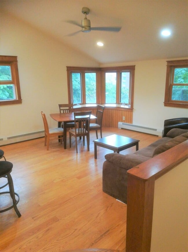 Foto del edificio - 201 S Aurora St