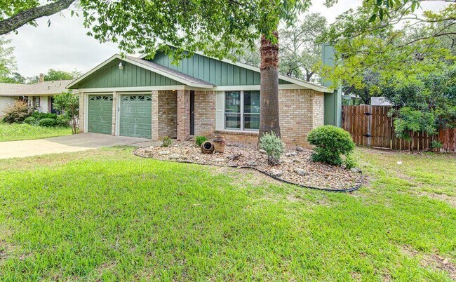 Foto del edificio - 7605 Whispering Winds Dr