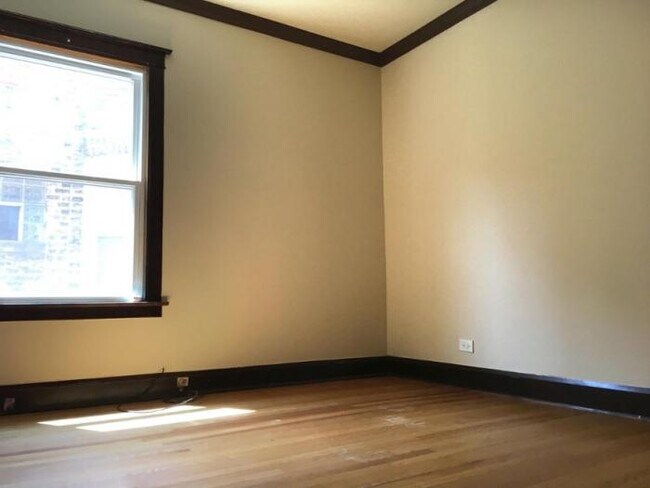 Building Photo - 3 bedroom in Chicago IL 60641