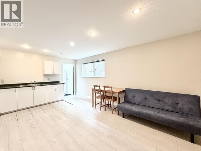 Building Photo - 7760 Decourcy Crescent