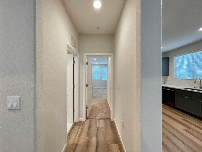 Foto del edificio - Newer Napa 2 Bedroom 2 Bathroom Condo; Both Bedrooms En-Suite