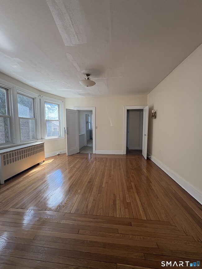 Building Photo - 786 Elm St