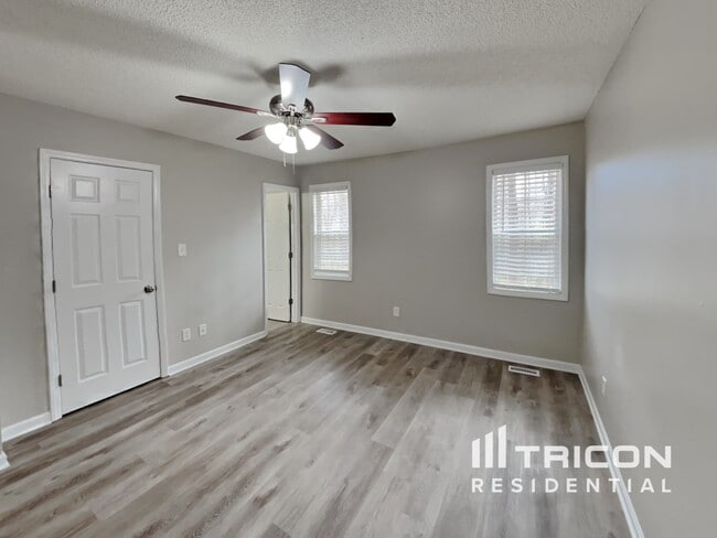 Foto del edificio - 1027 Laurel Leaf Rd