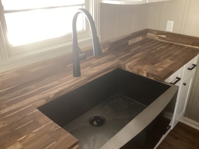 Foto del edificio - Newly Remodeled 3-bedroom 1 bath in North Gadsden