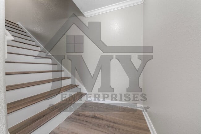 Foto del edificio - Duplex For Lease