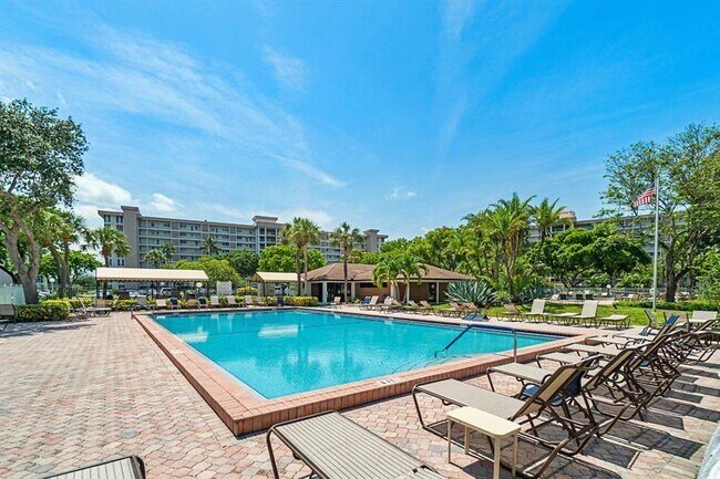 Building Photo - 2650 S Course Dr