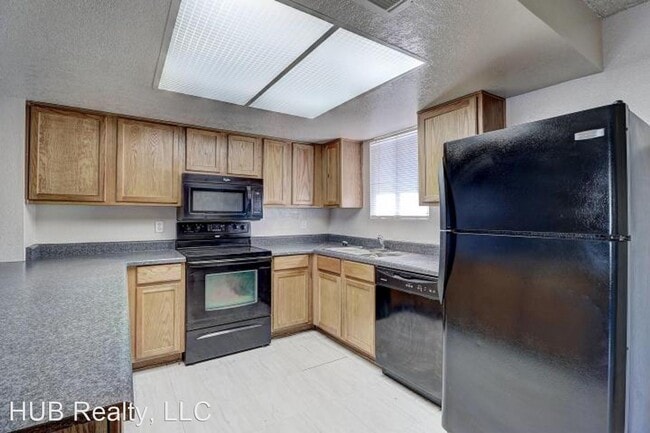 Building Photo - 3 br, 2.5 bath House - 5867 N 59th Dr