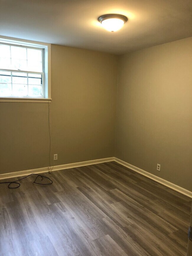 Building Photo - 3 Bed/ 2 Bath Duplex in Madison