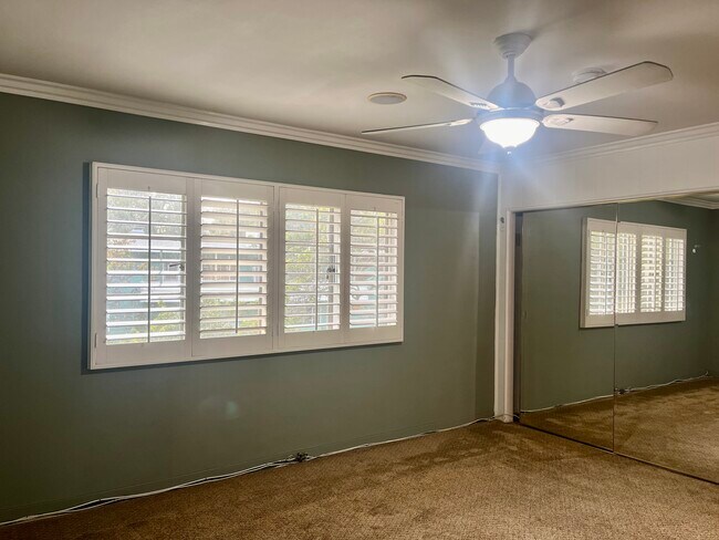 Building Photo - 5381 Village Grn