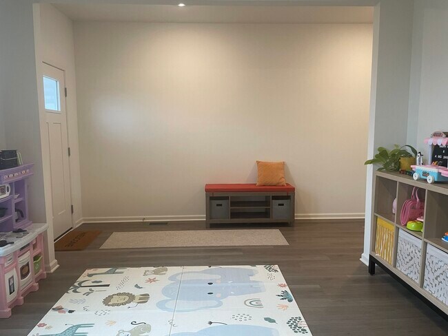 Foto del edificio - 1347 Tiger Lily Dr