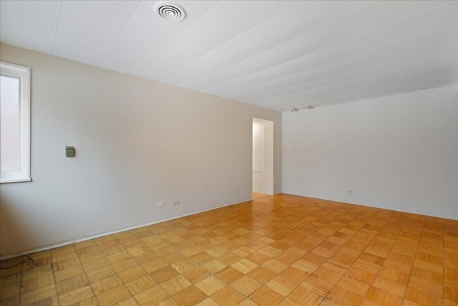 Building Photo - 7206 Oak Ave