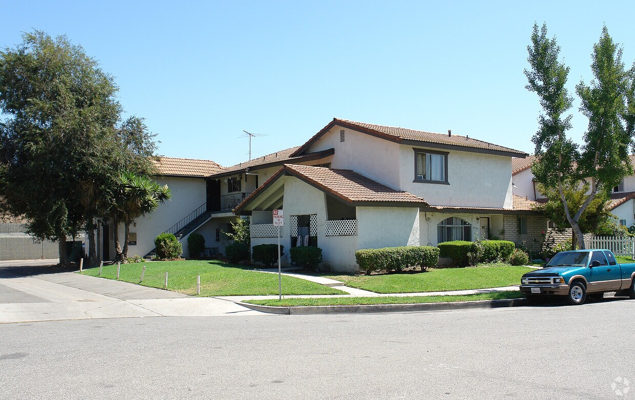 Foto principal - 2075 N Highland St