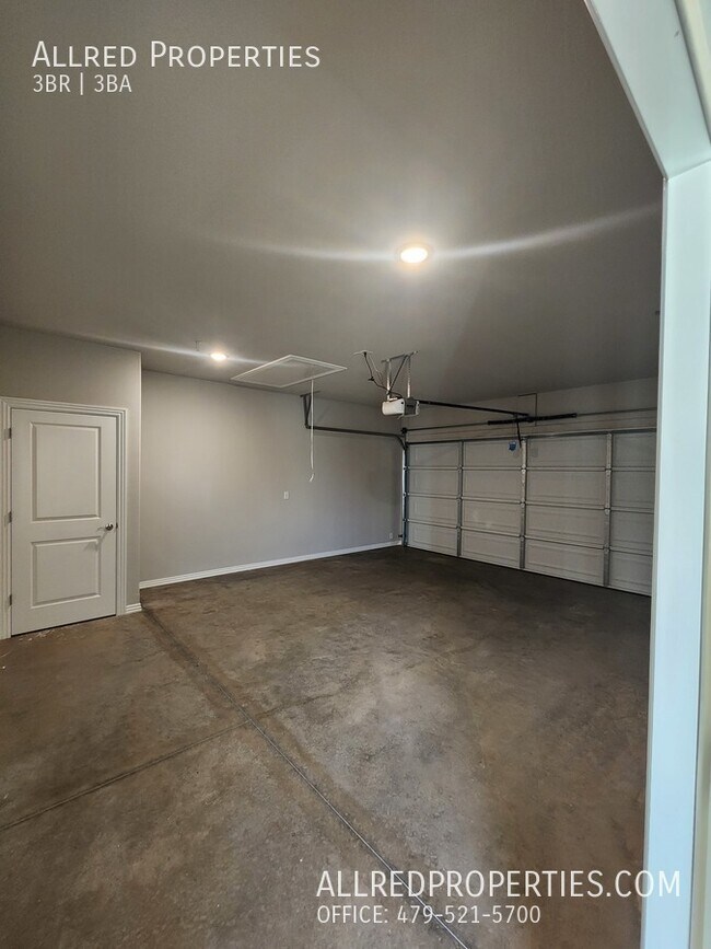 Building Photo - 1608 Casuarina Dr
