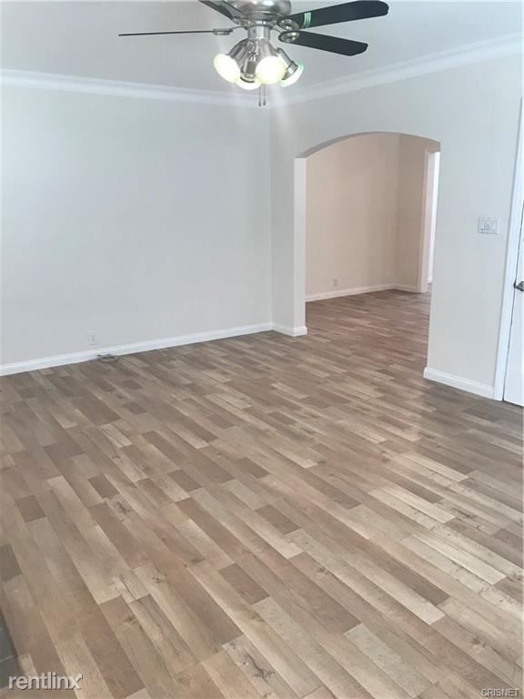 Foto del edificio - 2 br, 2 bath House - 5646 Woodman Ave