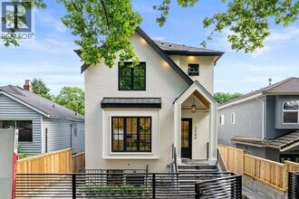 Building Photo - 3588 E Pender St