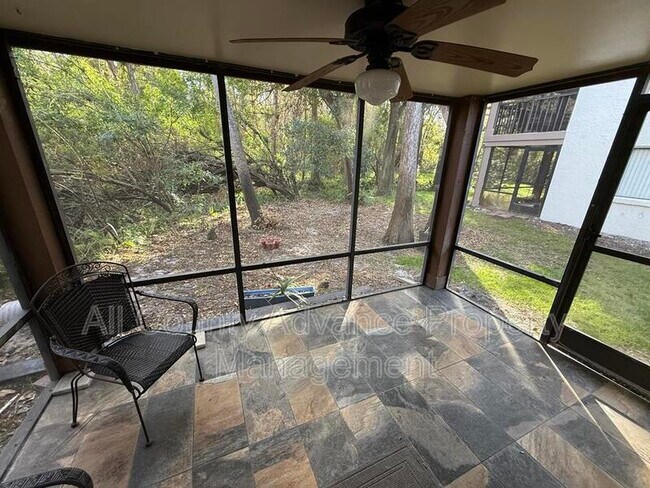 Foto del edificio - 640 Yorkshire Ct