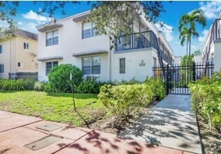 Building Photo - 966 Biarritz Dr