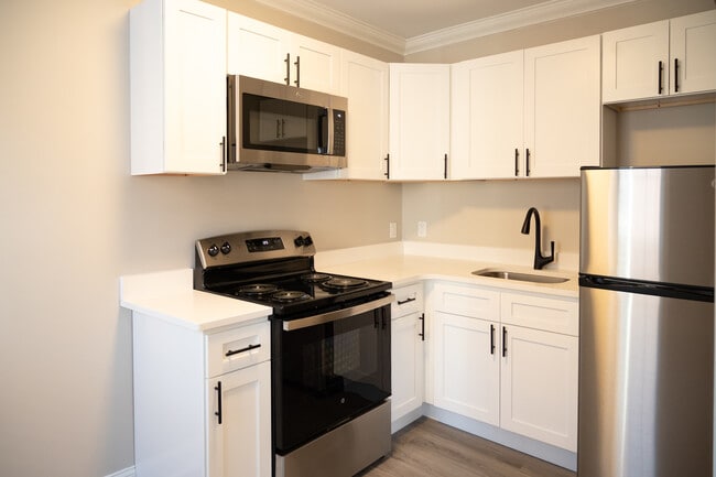 Photo - University City Associates Apartments