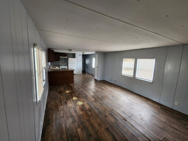 Building Photo - 2050 Sens Rd