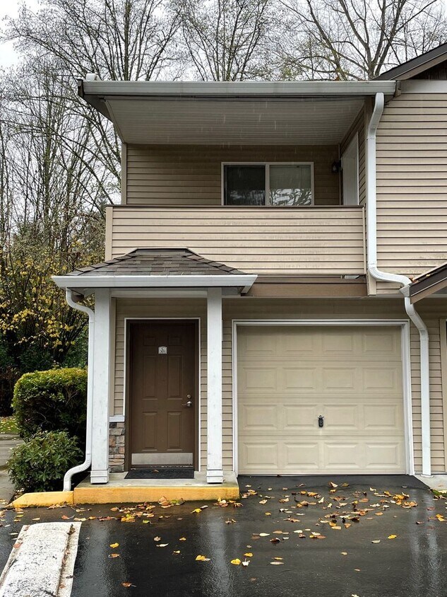 Primary Photo - Lovely and Spacious 2 BR/1.75 BA Kirkland ...